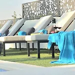 De Luxe Palace Al Nera 2 Swimming Pools At Sea تروغير