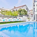 De Luxe Palace Al Nera 2 Swimming Pools At Sea فيلة *