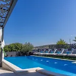 De Luxe Palace Al Nera 2 Swimming Pools At Sea