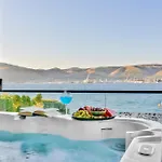 De Luxe Palace Al Nera 2 Swimming Pools At Sea فيلة تروغير
