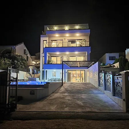 Palace Al Nera Seafront 2 Pools Villa Trogir