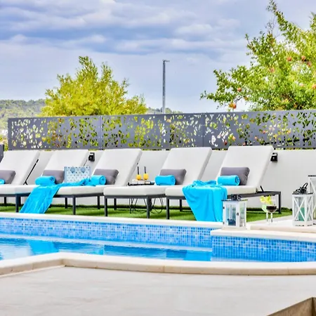 Palace Al Nera Seafront 2 Pools *