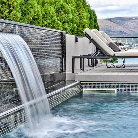 Deluxe Villa Palace Nera Seafront 2 Pools & Spa * Trogir
