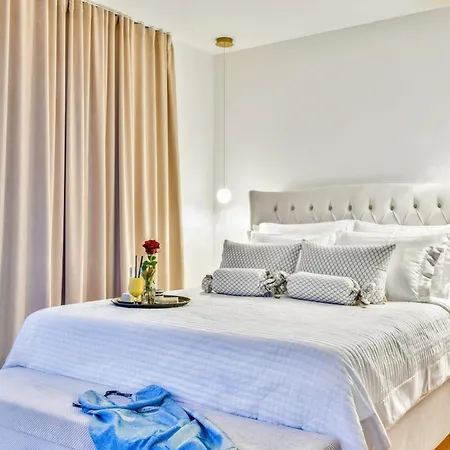 Villa Palace Al Nera Seafront 2 Pools *
