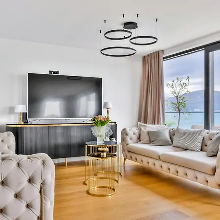 Deluxe Villa Palace Nera SEAFRONT 2 POOLS&SPA Villa