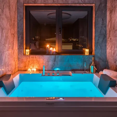Villa Deluxe Villa Palace Nera SEAFRONT 2 POOLS&SPA Traù