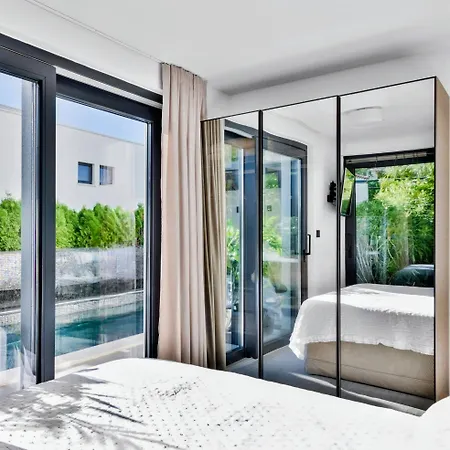 Deluxe Villa Palace Nera SEAFRONT 2 POOLS&SPA *