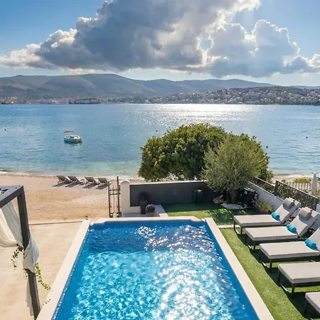 וילה Deluxe Villa Palace Nera Seafront 2 Pools & Spa *