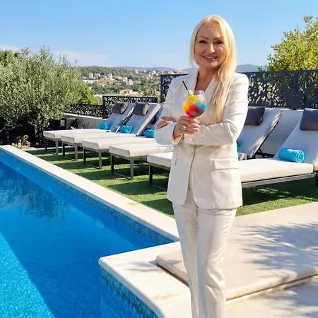 Palace Al Nera Seafront 2 Pools Villa