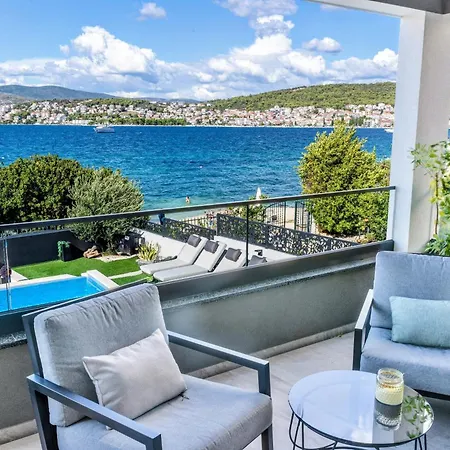 Deluxe Villa Palace Nera Seafront 2 Pools & Spa Trogir