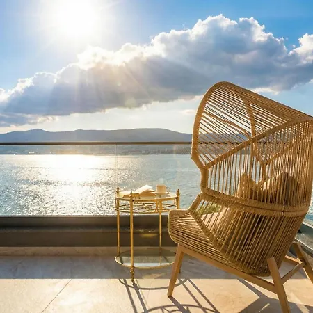 Deluxe Villa Palace Nera SEAFRONT 2 POOLS&SPA Traù