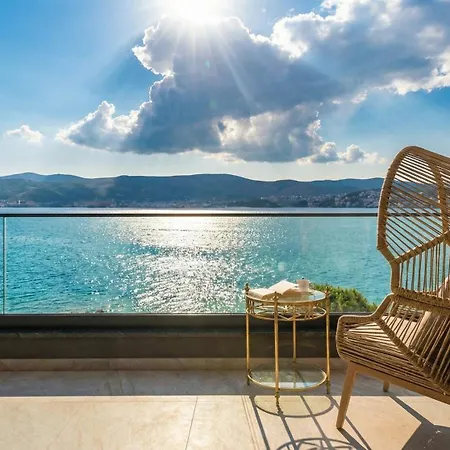 Palace Al Nera Seafront 2 Pools Villa *