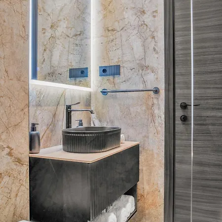 Deluxe Villa Palace Nera SEAFRONT 2 POOLS&SPA *