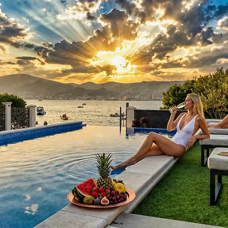 Deluxe Villa Palace Nera SEAFRONT 2 POOLS&SPA Villa *