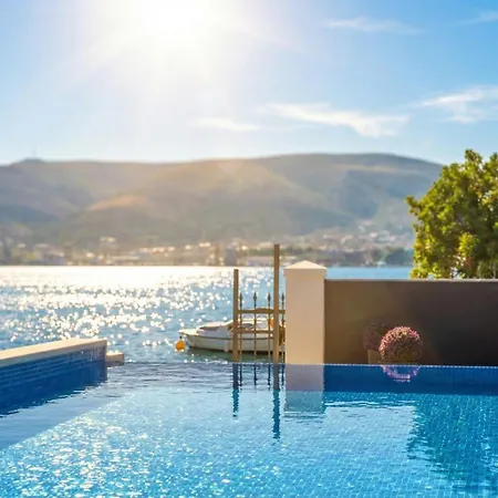 Palace Al Nera Seafront 2 Pools