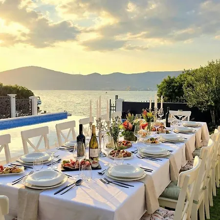 Deluxe Villa Palace Nera SEAFRONT 2 POOLS&SPA *