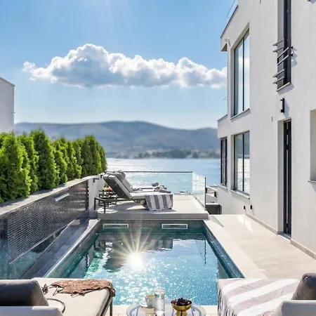 Deluxe Villa Palace Nera Seafront 2 Pools & Spa * Trogir