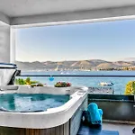 De Luxe Palace Al Nera 2 Swimming Pools At Sea *