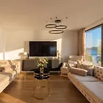 De Luxe Palace Al Nera 2 Swimming Pools At Sea Villa *